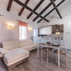 Ca' Laura - Centro - 10 Min From Venice Apartment