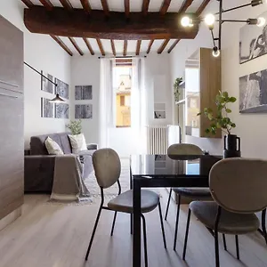 lovely-modern-flat-in-the-heart-of-perugia.hotels-perugia.com/
